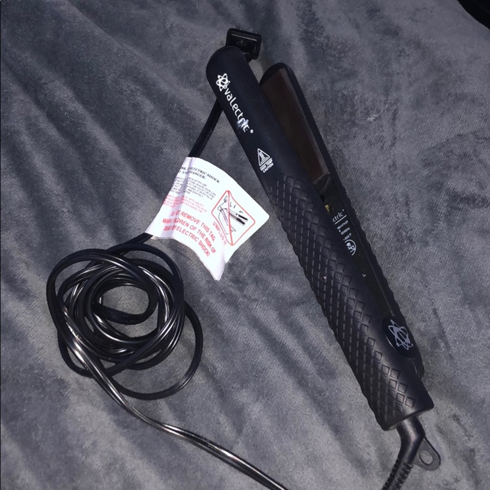 Valectric Black Straightening Iron Styler 1.25”